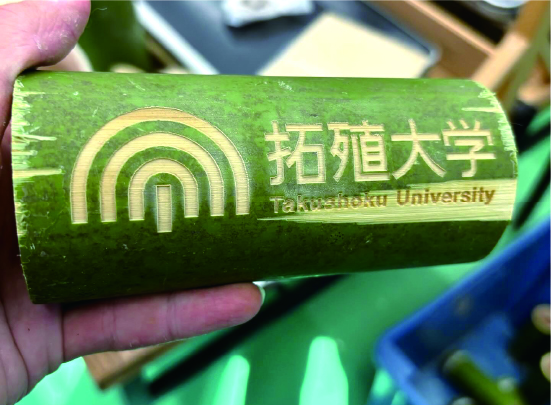 レーザーを使って彫った作品